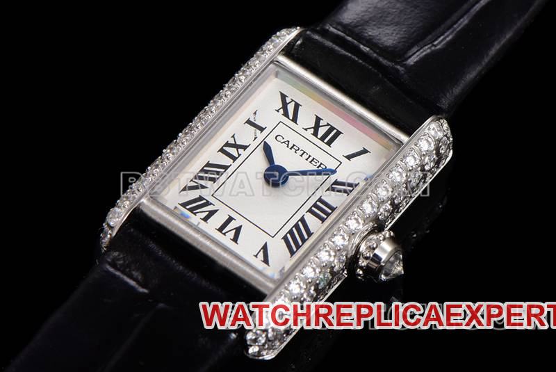 Cartier1:1replica watch F1 factory tank white dialdiamond bezelleather strap model front live photo