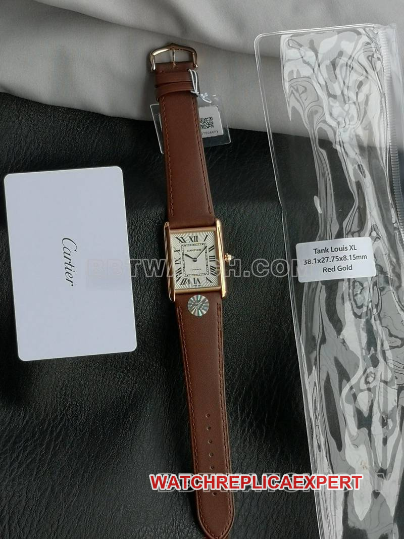 Cartier collectible watch F1 factory tank white dialrose gold case 2899MCmovementleather strap model front live photo