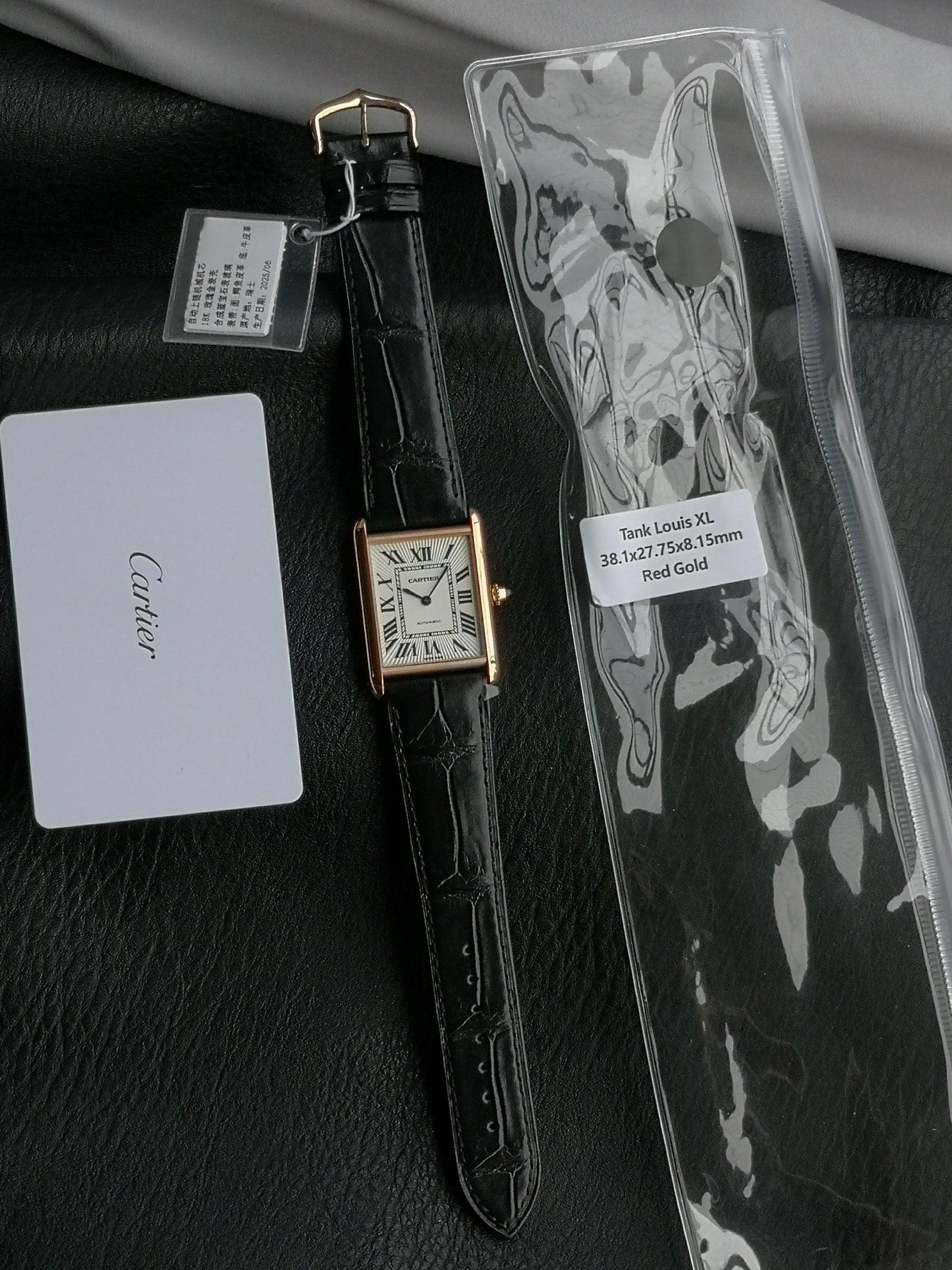 Cartiertop-tier watch F1 factory tank white dialrose gold case 2899MCmovementleather strap model front live photo