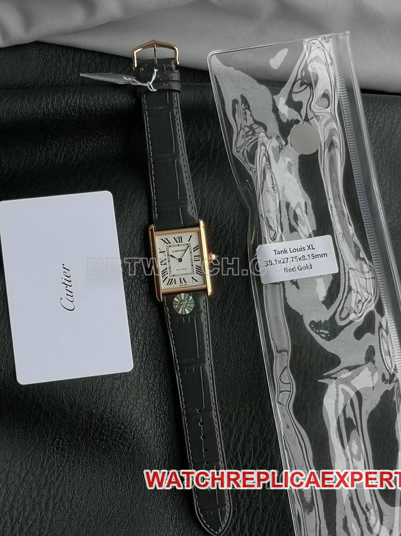 Cartier collectible watch F1 factory tank white dialrose gold case 2899MCmovementleather strap model front live photo