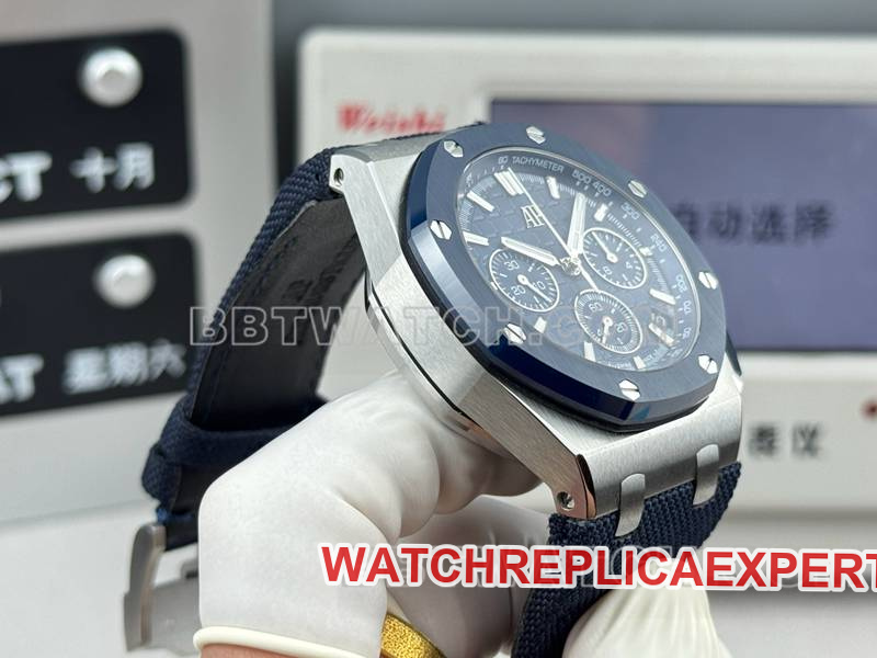 Audemars Piguet1:1replica watch LS factory Royal Oak offshore type 43MM blue dialchronograph mechanical rubber model 26420side live photo