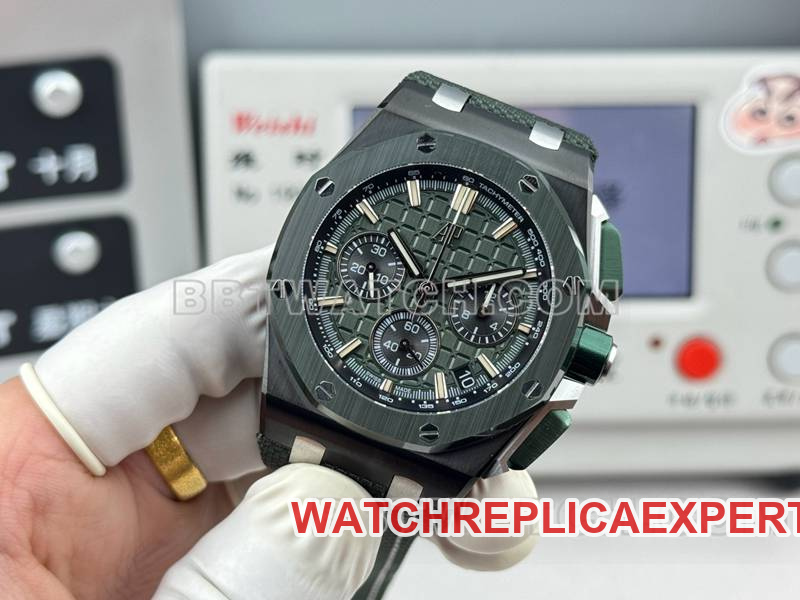 Audemars Piguet watch LS factory Royal Oak offshore type 43MM green dialchronograph mechanical rubber model 26420front live photo