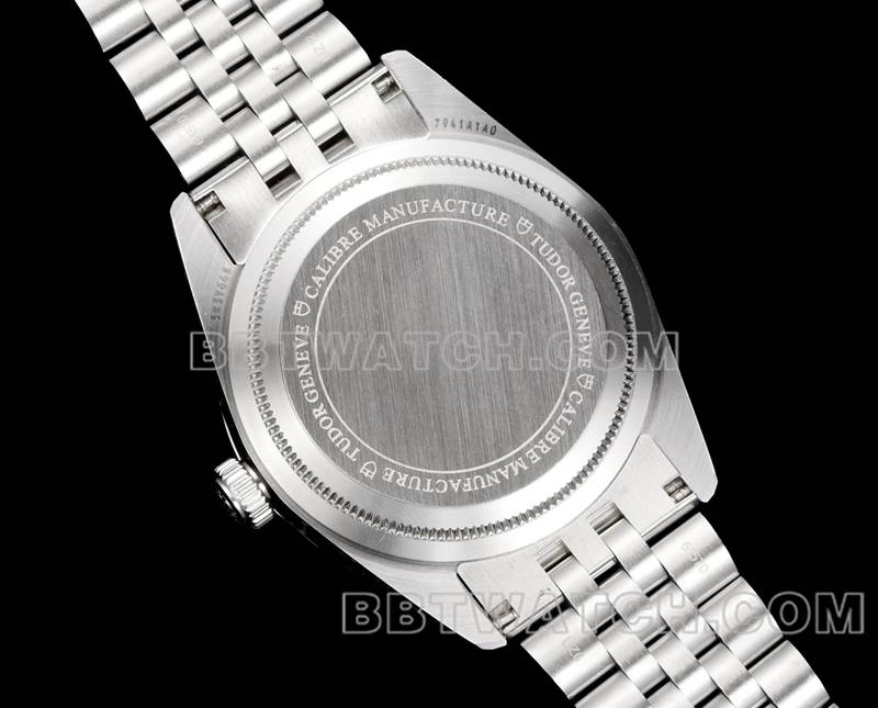 Tudor's collectible watch V9 Factory Biwan blue dial 41mm Swarovski diamond ring mechanical steel bracelet caseback live photo