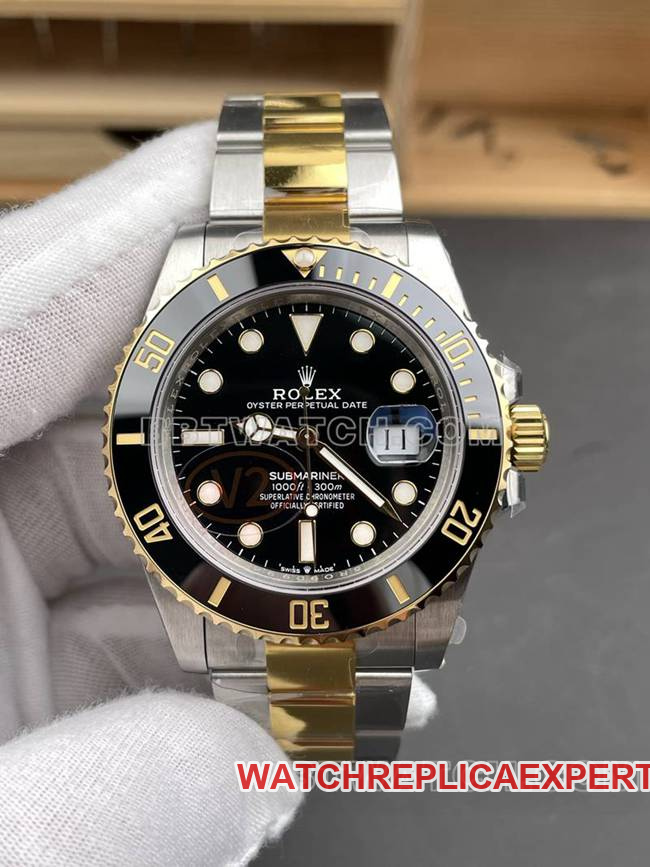 Rolex1:1replica watch VS FactorySubmariner41mmblack dial3235mechanical movement gold steel bracelet front live photo