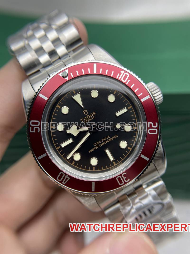 Tudor watch DIF factory Biwan 41mm small red shield mechanical steel bracelet model front live photo