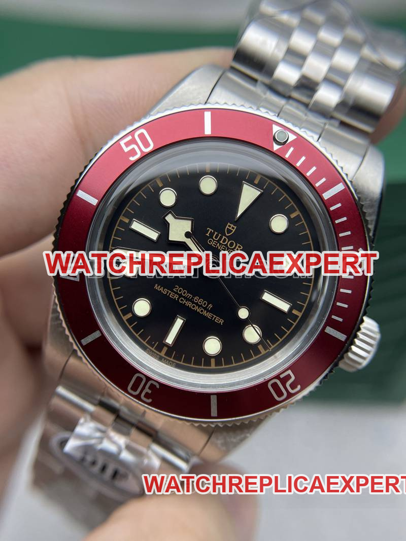 Tudor watch DIF factory Biwan 41mm small red shield mechanical steel bracelet model front live photo