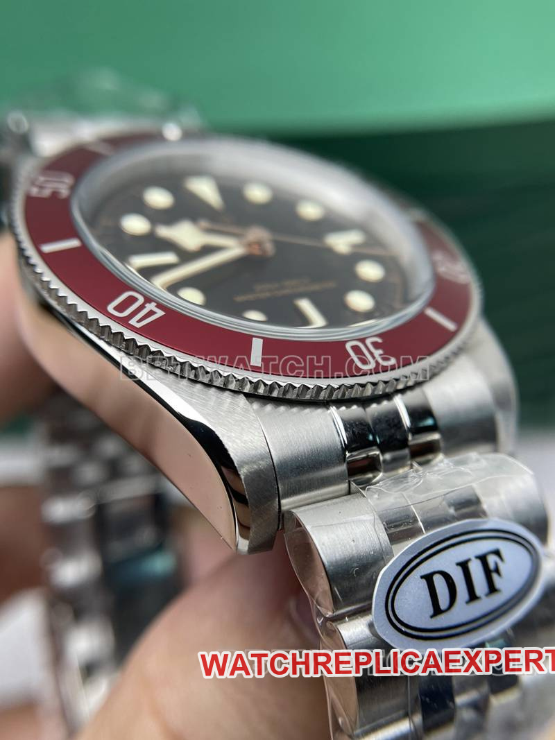 Tudor watch DIF factory Biwan 41mm small red shield mechanical steel bracelet model side live photo