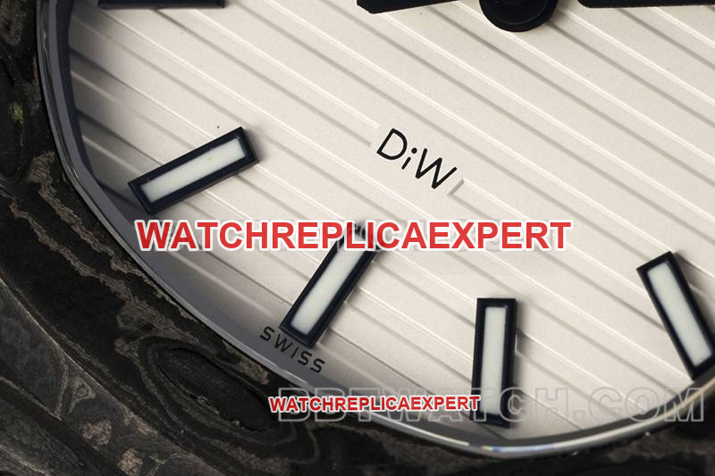 Patek Philippe collectible watch DIW factory Nautilus white dial carbon fiber mechanical steel bracelet model 5711front live photo