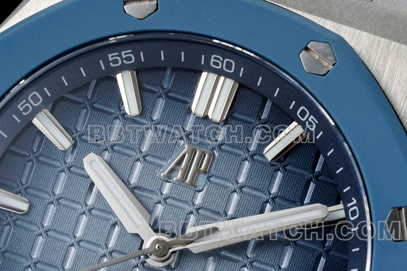 Audemars Piguet Watch APP Factory Royal Oak Offshore Smoked Blue Dial Mechanical Rubber Model 15605front live photo