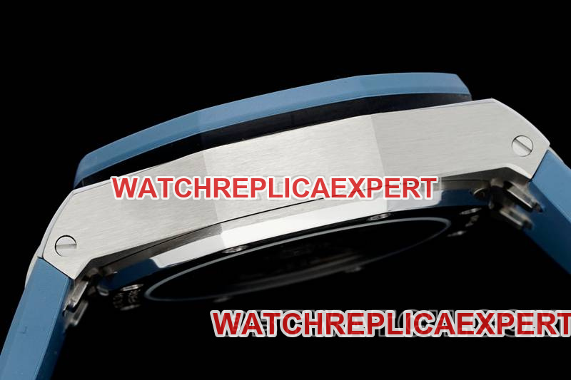 Audemars Piguet Watch APP Factory Royal Oak Offshore Smoked Blue Dial Mechanical Rubber Model 15605side live photo