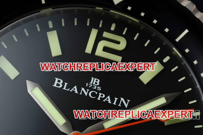 Blancpain1:1replica watch fifty fathoms black dial titanium mechanical black rubber model front live photo
