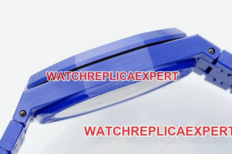 Audemars Piguet collectible watch APS factory Royal Oak flower pattern dial blue ceramicsteel bracelet model 15500side live photo