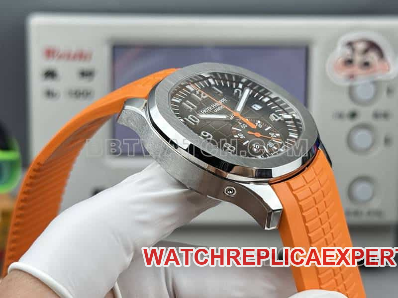 1:1replica watch Patek PhilippeP1 factory grenade black dial mechanical orange rubber model 5968side live photo