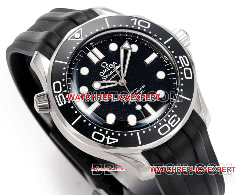 Omegatop-tier watch OR factory Seamaster 300m black dial mechanical black rubber model front live photo