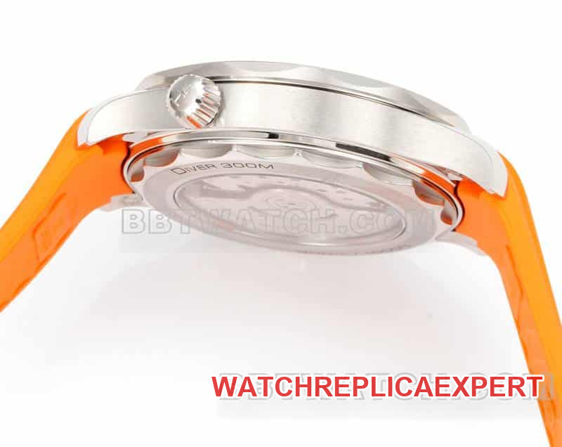 Omega collectible watch OR factory Seamaster 300m black dial mechanical orange rubber model side live photo
