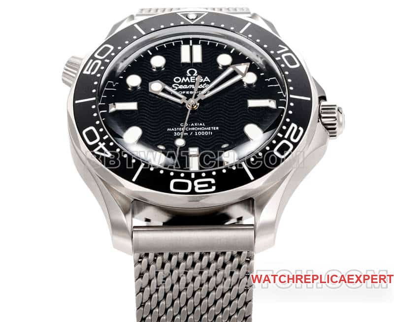 Omega1:1replica watch OR factory Seamaster 300m black dial mechanical steel bracelet front live photo