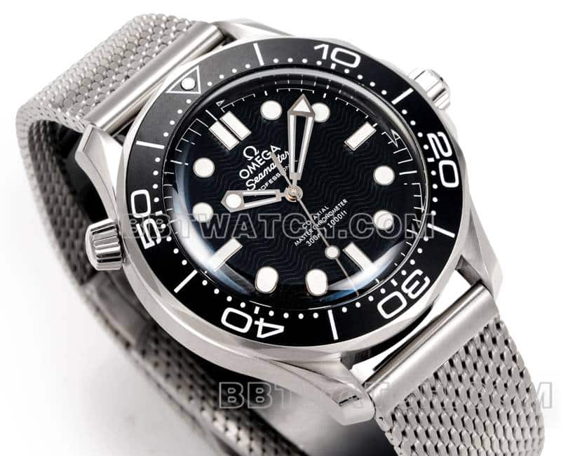 Omega1:1replica watch OR factory Seamaster 300m black dial mechanical steel bracelet front live photo