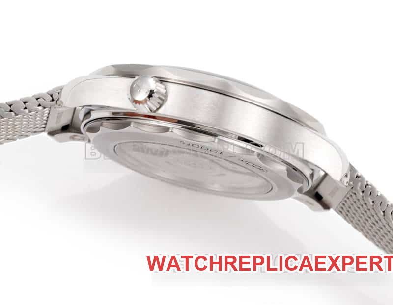 Omega1:1replica watch OR factory Seamaster 300m black dial mechanical steel bracelet model side live photo
