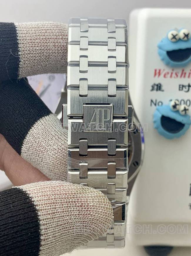 collectible watch Royal Oak BLS factory Audemars Piguetsilver dial mechanical 26420braceletlive photos