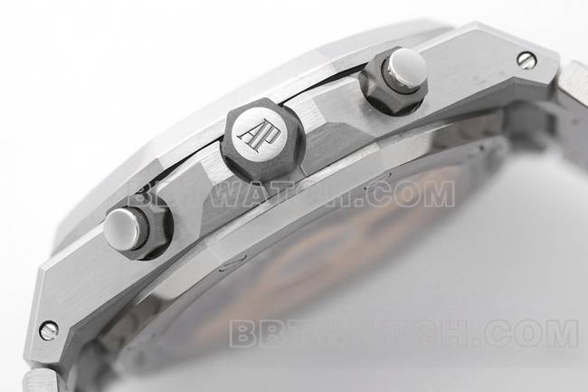 Real-life side view photos of the ZF Factory Audemars Piguet Royal Oak Blue Dial Mechanical 26240 watch