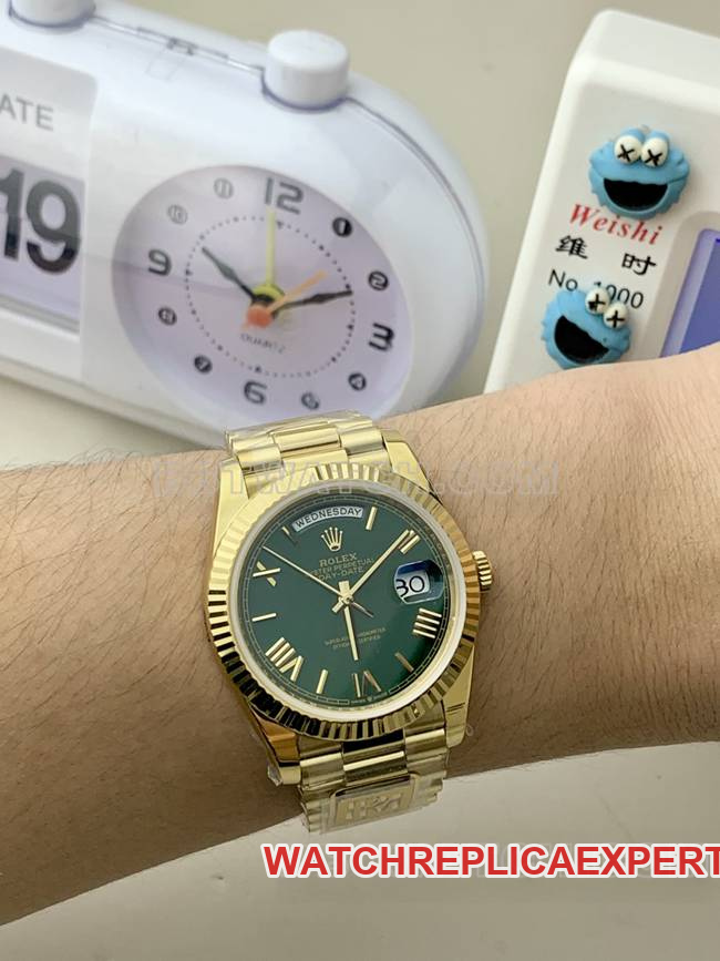 collectible watch Rolexyellow goldPPM factory Day-Date mechanical green dial Roman numerals front live photo