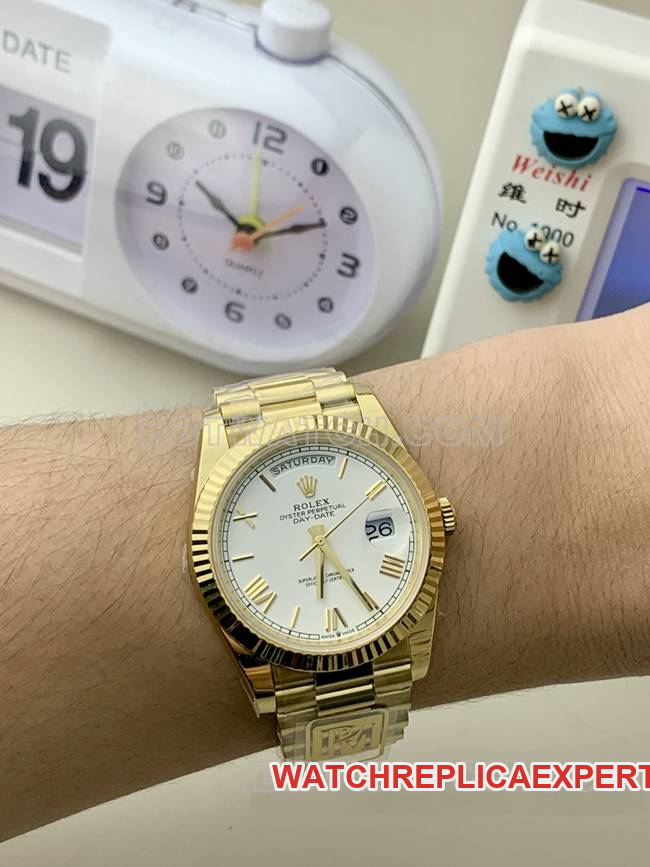 1:1replica watch Rolexyellow goldPPM factory Day-Date mechanical white dial Roman numerals front live photo