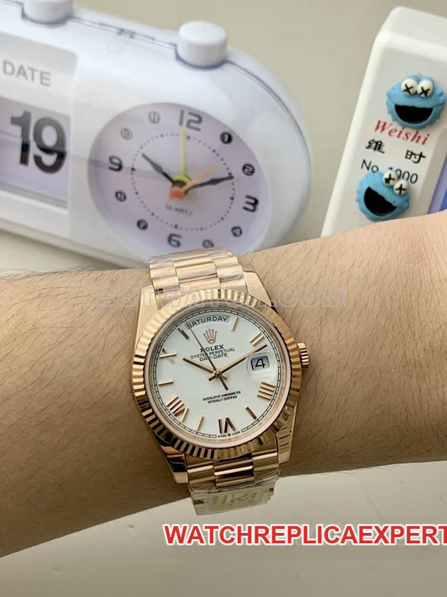 collectible watch PPM factory white dial roman numeral RolexDay-Daterose gold mechanical front live photo