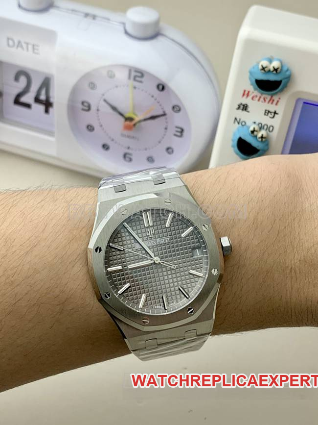 1:1replica watch VS FactoryAudemars PiguetRoyal Oak gray plate 4302 mechanical 15500front live photo