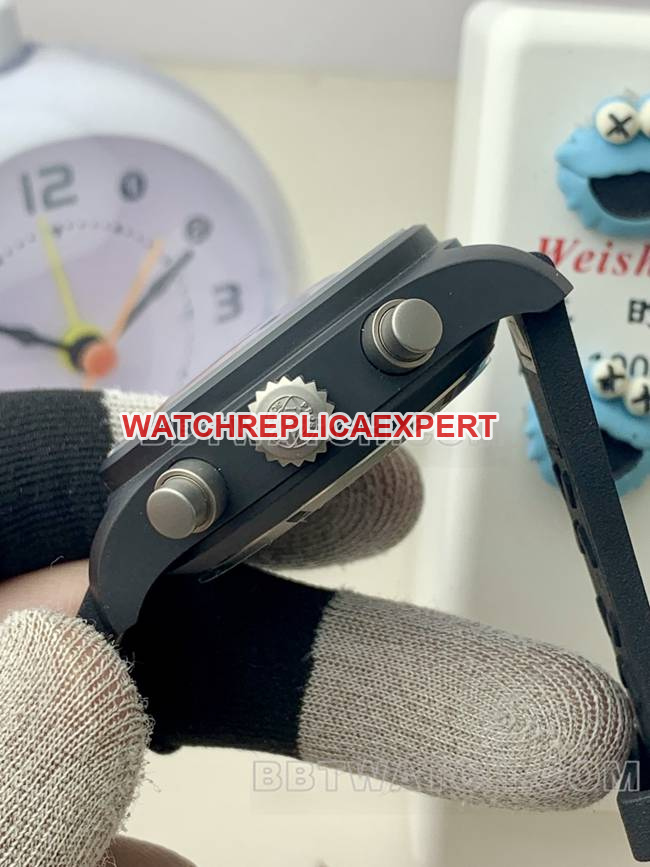collectible watch IWCAPS factory pilot black dialchronograph black ceramic mechanical side live photo