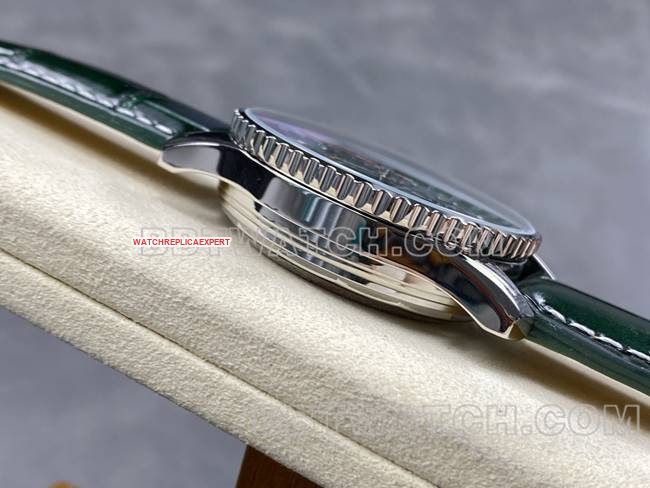 top-tier watch aviation chronograph BLS factory Breitlinggreen dialleather strap model side live photo