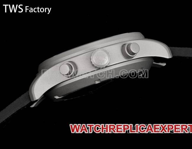 watch pilot TWS factory IWCblack dial carbon fiber 43mmside live photo