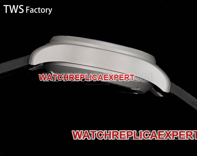 watch pilot TWS factory IWCblack dial carbon fiber 43mmside live photo
