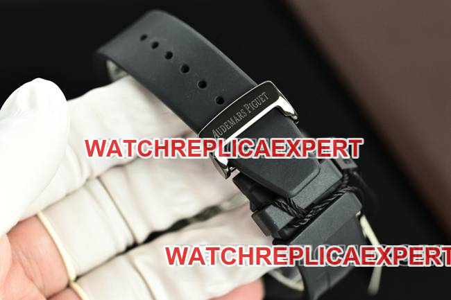 collectible watch Royal OakDiW factory Audemars Piguet carbon fiber orange needle 15500braceletlive photos