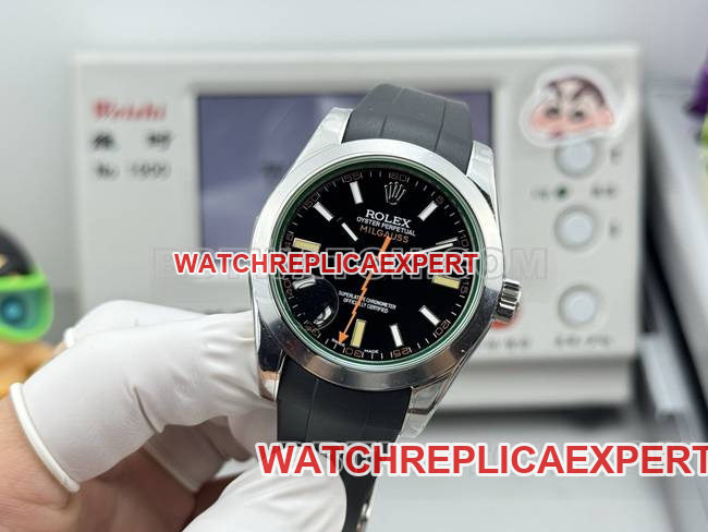 collectible watch magnetic type VS FactoryRolexblack dial green glass front live photo