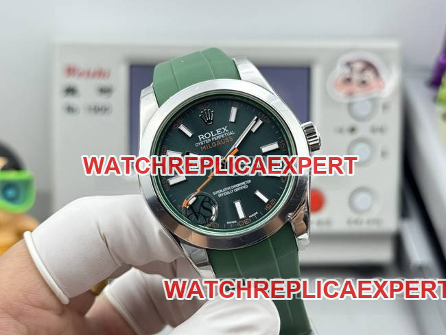 collectible watch magnetic type VS FactoryRolexgreen dial green rubber model front live photo