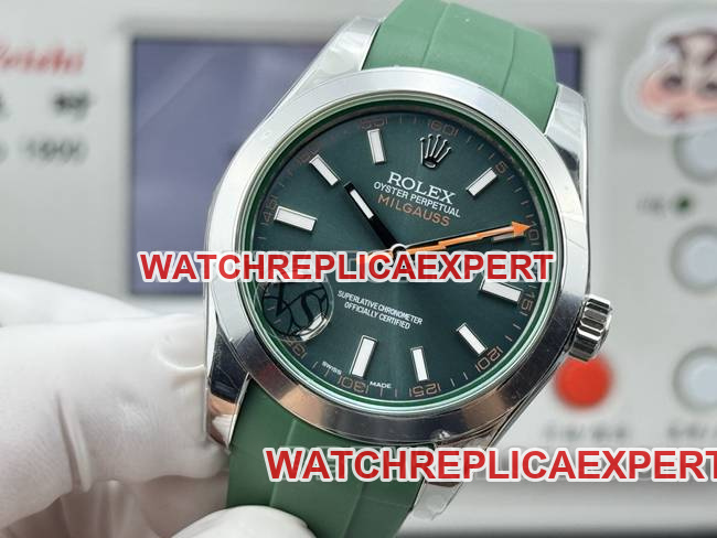 collectible watch magnetic type VS FactoryRolexgreen dial green rubber model front live photo