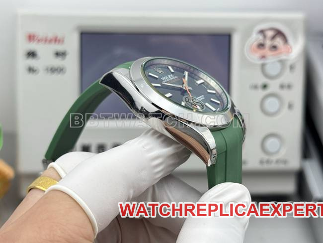 collectible watch magnetic type VS FactoryRolexgreen dial green rubber model side live photo