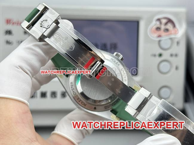 collectible watch magnetic type VS FactoryRolexgreen dial green rubber model clasplive photos