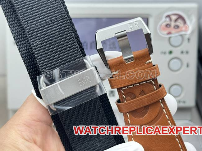 1:1replica watch Bell & Ross white dial 42mm dual time zone leather strap model clasplive photos