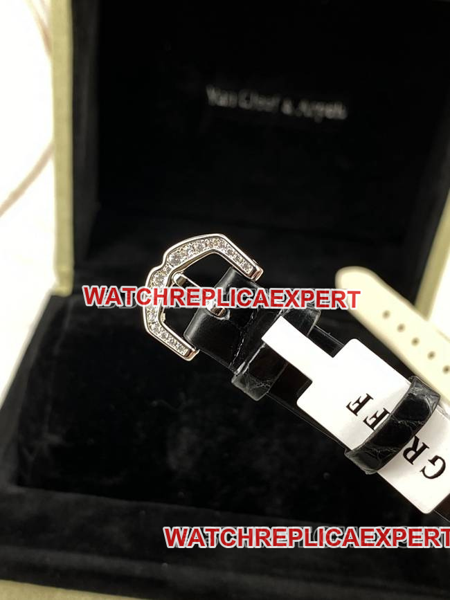 watch Graf VCA factory sapphire crystaldiamond33mmquartz movementclasplive photos