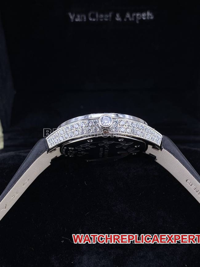 collectible watch Graf VCA factory sapphire crystaldiamond33mmquartz movementside live photo