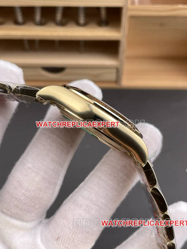 1:1replica watch CBD factory RolexDaytona4130 mechanical gold plate 40mmside live photo