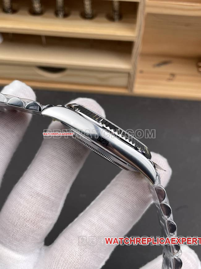 collectible watch CBD factory RolexDay-Date3255 mechanical olive green dial40mmside live photo