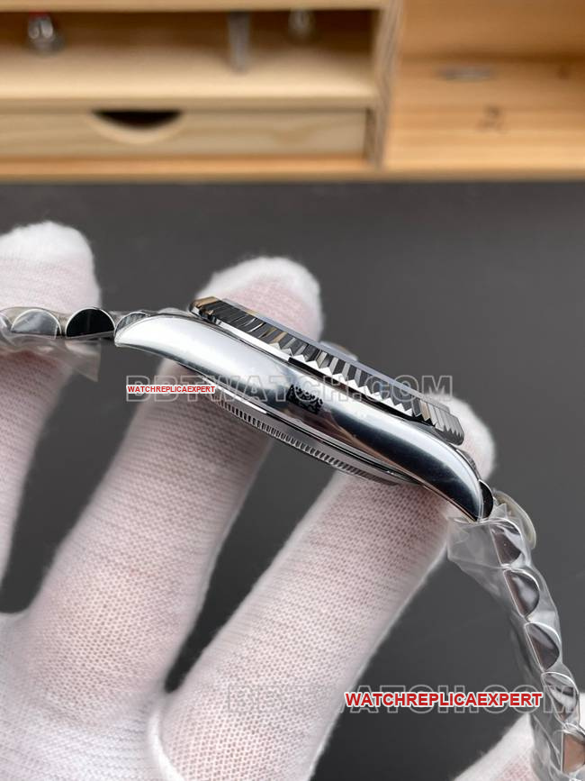 collectible watch CBD factory Day-DateRolex3255 mechanical ice blue dial40mmside live photo