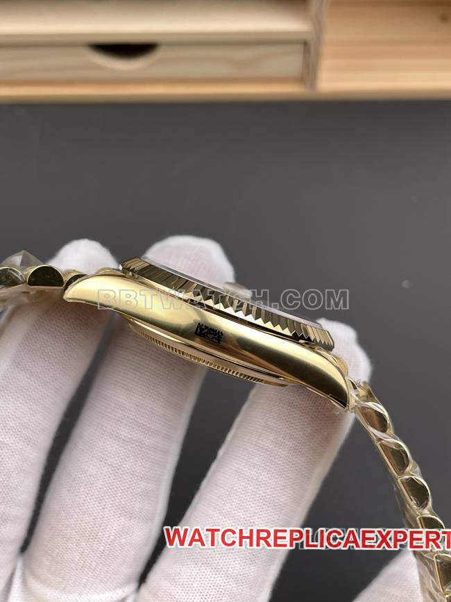 1:1replica watch CBD factory Day-DateRolex3255 mechanical mother-of-pearl disc 40mmside live photo