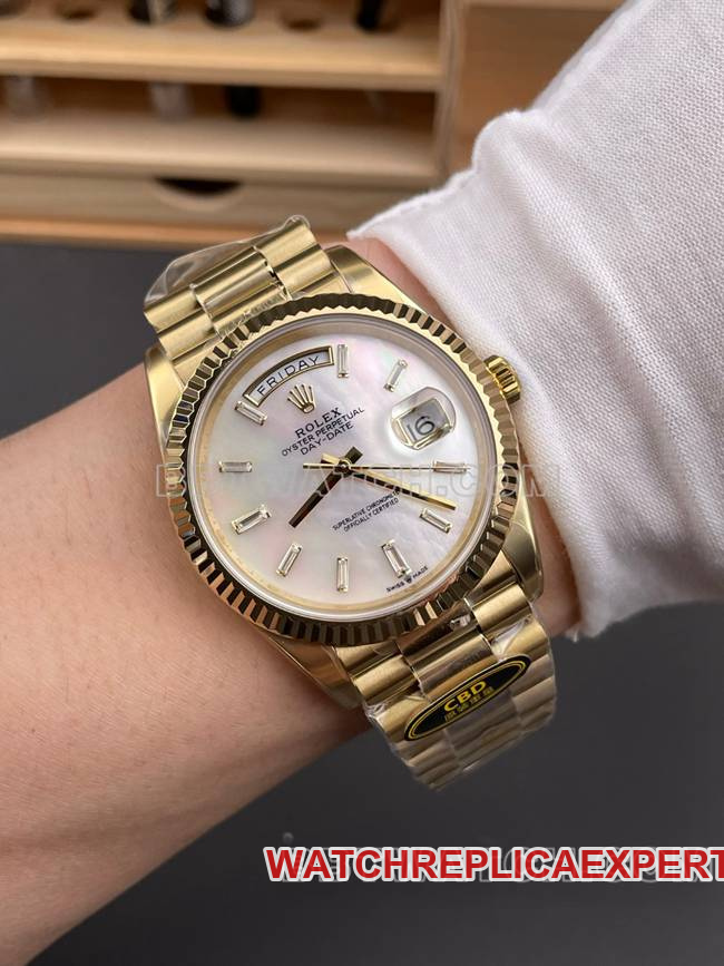 1:1replica watch CBD factory Day-DateRolex3255 mechanical mother-of-pearl disc 40mmfront live photo