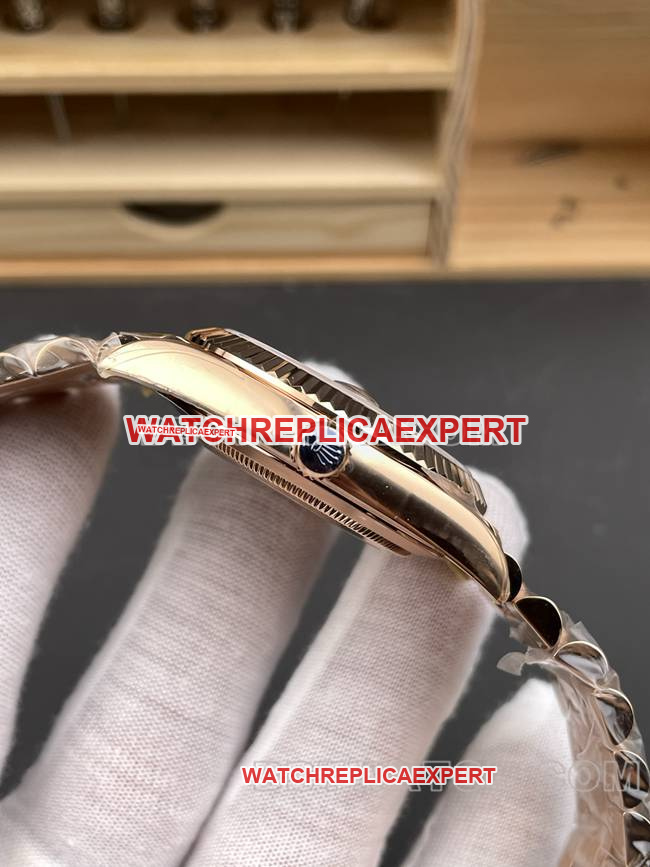 collectible watch CBD factory Day-DateRolex3255 mechanical rose gold smoked black dialside live photo