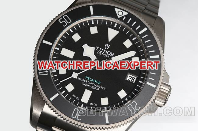 top-tier watch collar type ZF FactoryTudorblack dialM2543front live photo