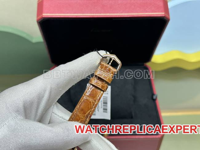 collectible watch tank DR factory Cartier silver white dialquartz gold brown braceletclasplive photos