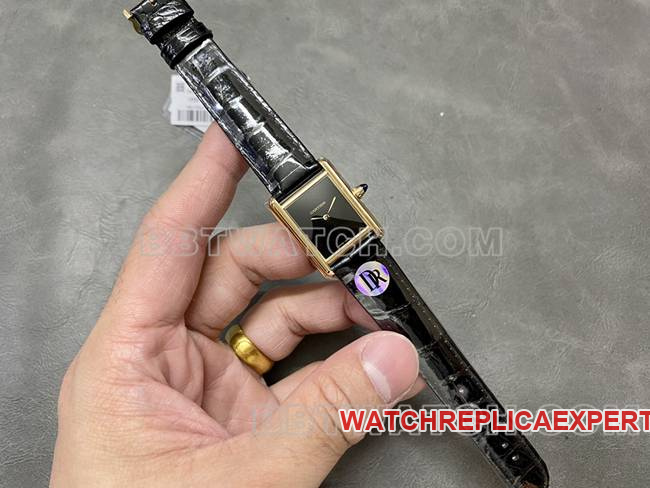 top-tier watch DR factory Cartier tank black dialquartz black braceletfront live photo